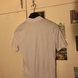 Vit ribbad tröja  - Ganska tunn i storlek s. Knappt använd. Köpare står för frakt💕