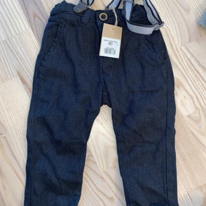 Byxor - Helt oanvända hängsle byxor 