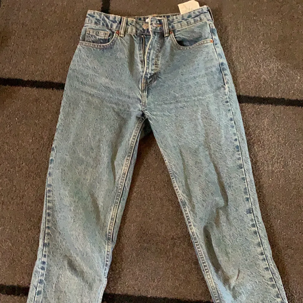 Zara jeans strl 34! Andvända men inte slitna eller fläckar! . Jeans & Byxor.