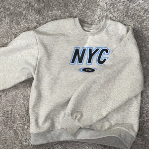 Sweatshirt  - Overzized Sweatshirt från Gina Tricot. Fint skick. 