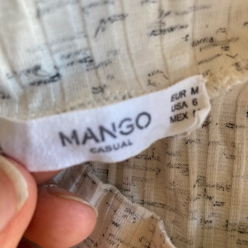 Tajt klänning från mango st M , hämta hos mig i Göteborg (41464) eller skicka mot porto cirka (55kr). Klänningar.