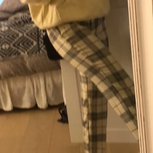 Gula byxor - Gulrutiga jättesköna byxor från asos som är lite stora för mig, aldrig använda