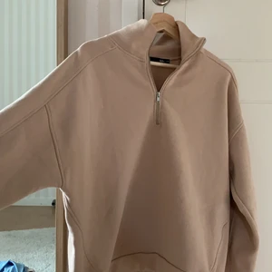 Beige tröja  - Jättefin beige tröja i overzized storlek