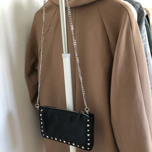 Handväska med nitar - Handväska med nitat från zara. Mycket fint skick 💫