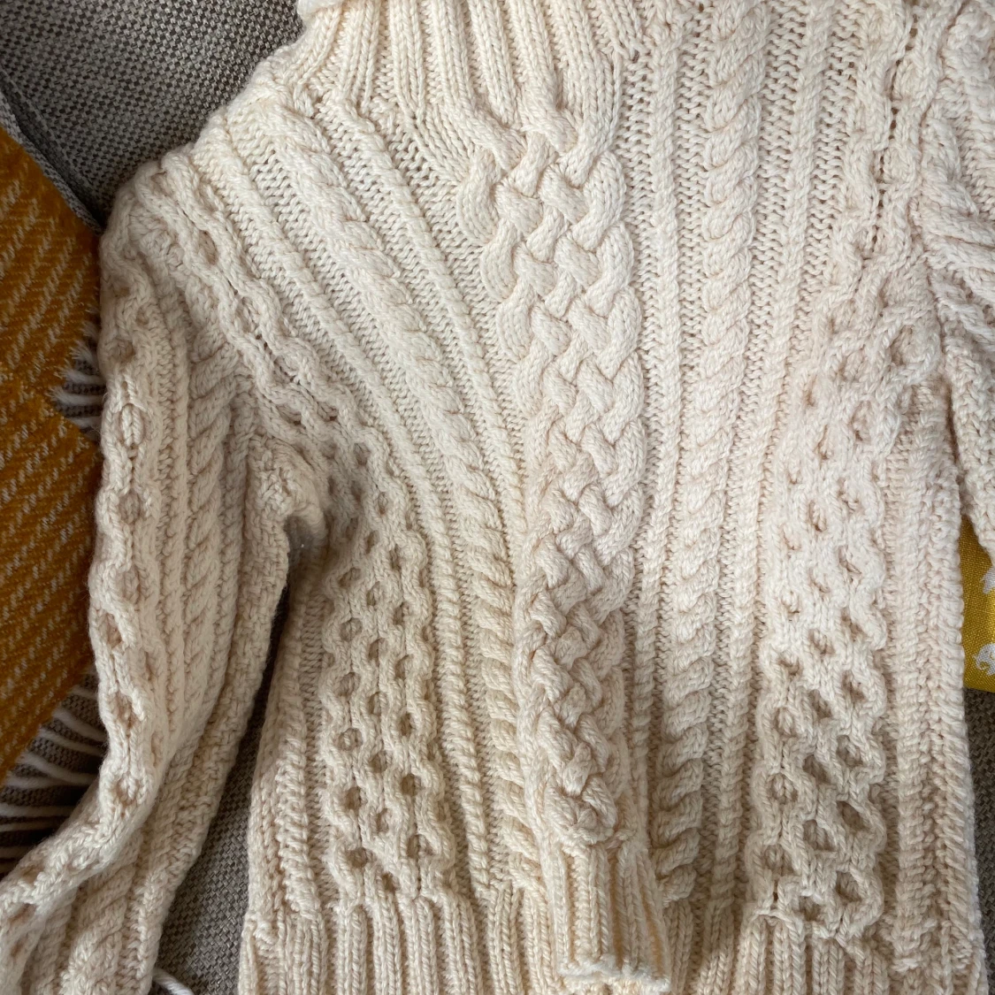 Stickad tröja i isländskt ull - 90