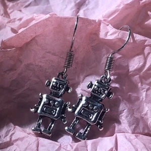 Robotörhängen! - Säljer dessa robot örhängen som är oanvända och i väldigt bra skick!