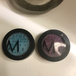 Make up store - Ögonskuggor blå och lila ifrån make up store!🥰 30 kr tillsammans🥰