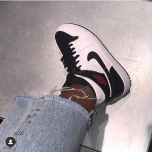 Jordan 1  - Säljer mina fina jordans som jag knappt använt. Passar till allting. Köparen står för frakten 💕🦋