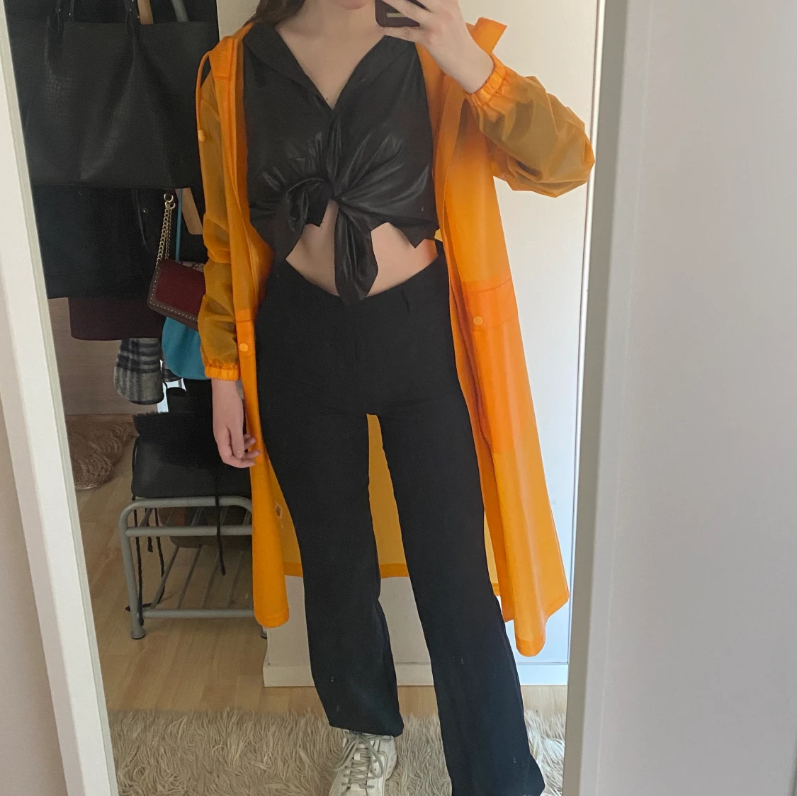 Genomskinlig regnkappa