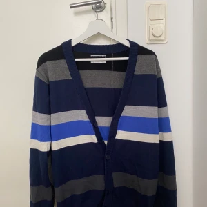 Kofta - Säljer denna super fina kofta i storlek M. Super fin nu till sommaren. 