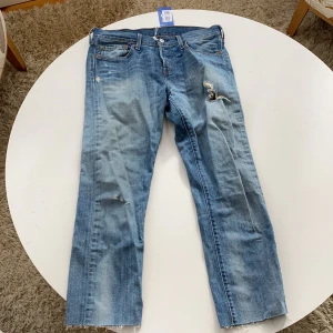 Snygga Levisjeans! - Raka & snygga levisjeans perfekta för dig som är lite kortare! Utgångspris:150kr