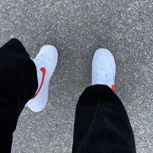 Nike skor - !INTRESSE KOLL! Nike skor i storlek 38. Dem är i fint skick men använda! Är dem intressanta och de är fler som skriver kör vi på en budgivning. SKRIV BARA VID SERIÖST KÖP!