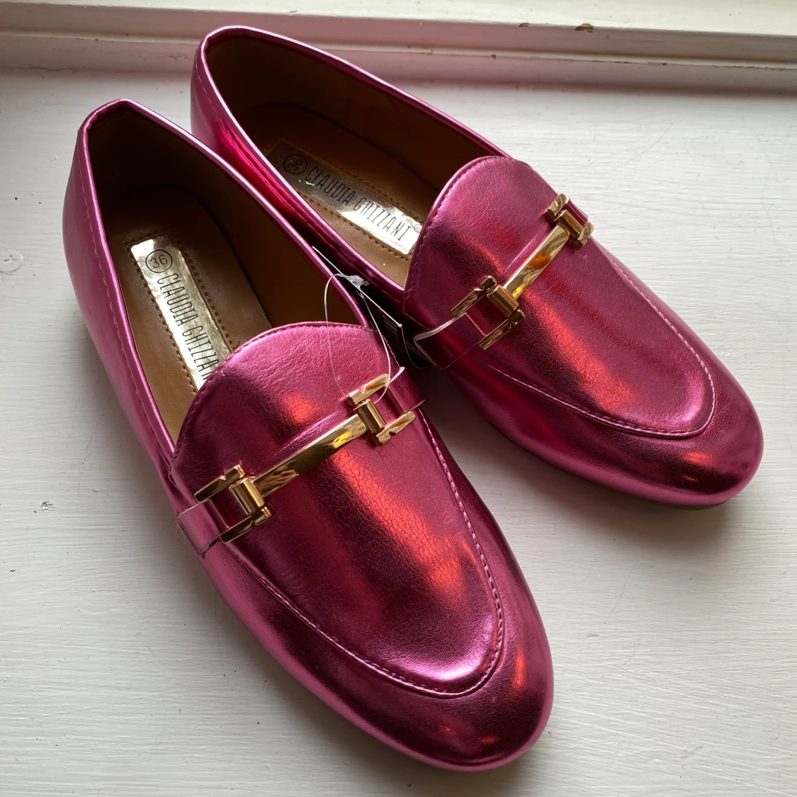 Skor i lackimitation storlek 36