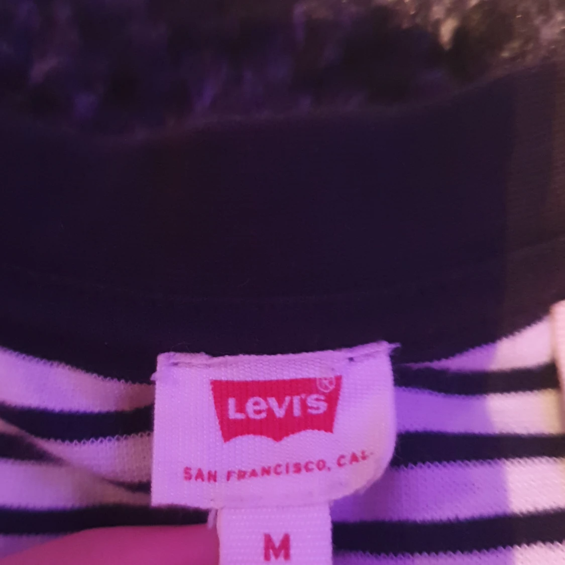 Levi's svart och vit randig tröja  - 90