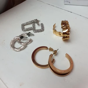 Helt nya örhängen  - Alla för 50kr inkl present box☺️ 2 för 90kr inkl presentbox✨