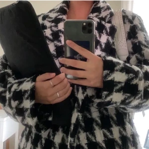 Bershka jacka - Skit snygg vårjacka från bershka som passar perfekt nu till våren🌟