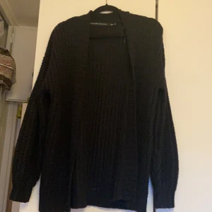 Kofta  - Jätte skön o varm kofta i storlek Xs/S. 