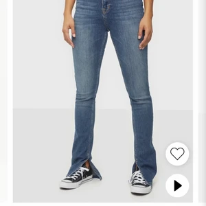The Odenim jeans  - Köpte på Nelly för 1599kr. Knappt använda och ser ut som nya. Storlek 36! Säljs då de inte kommer till användning. 