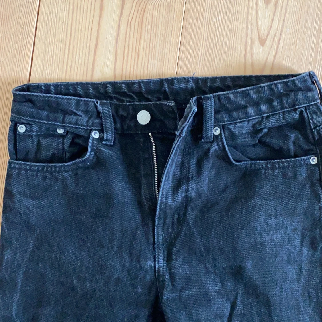 Högmidjade raka jeans weekday - 90