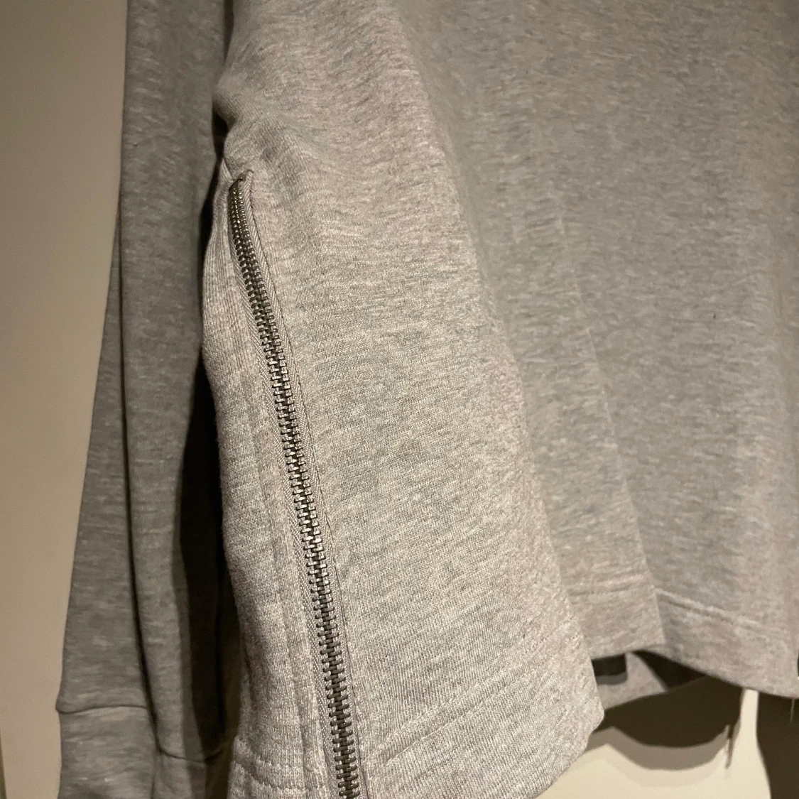 Grå sweatshirt - 91