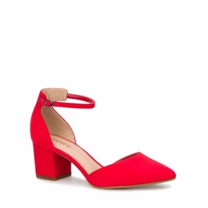 Nya skor - Nya skor i strl 40. Tillkommer frakt. Märke: Andrea. https://en.andrea.com/