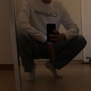 Calvin Klein sweatshirt - Säljer min Calvin Klein sweatshirt i storlek M. Tröjan är i bra skick. Nypris runt 800kr
