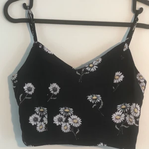 Topp - Mörkblå topp med prästkragemönster i viscose 