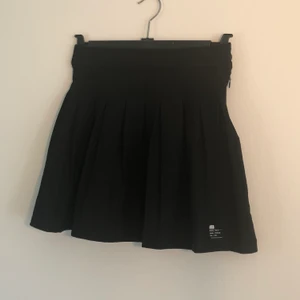 Kjol - Kort svart kjol inköpt i Belgien.