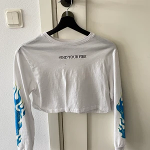 Långärmad tröja  - En väldigt cool kroppar långärmad tröja i storlek Xs!💞