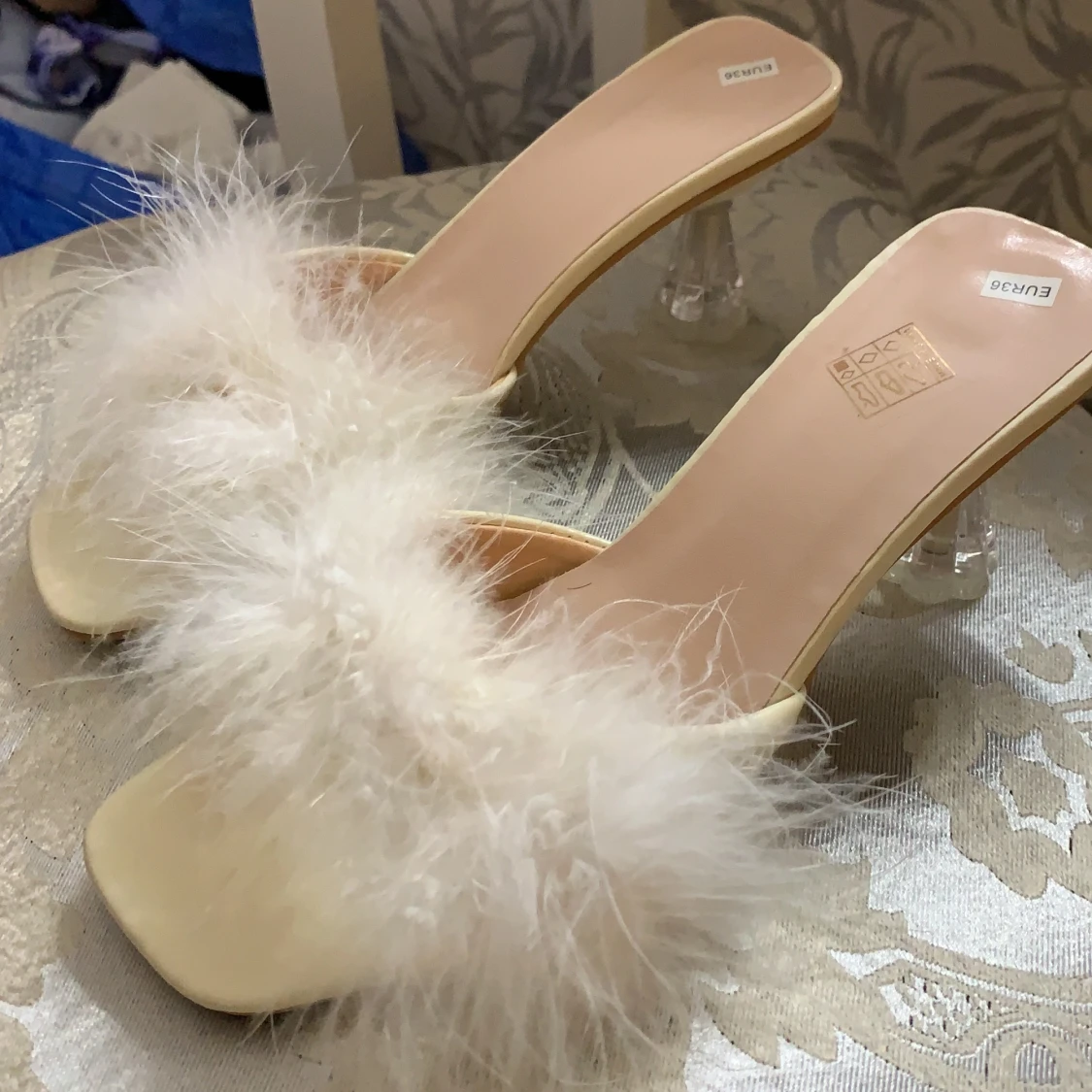 Lågklackade skor med fluff