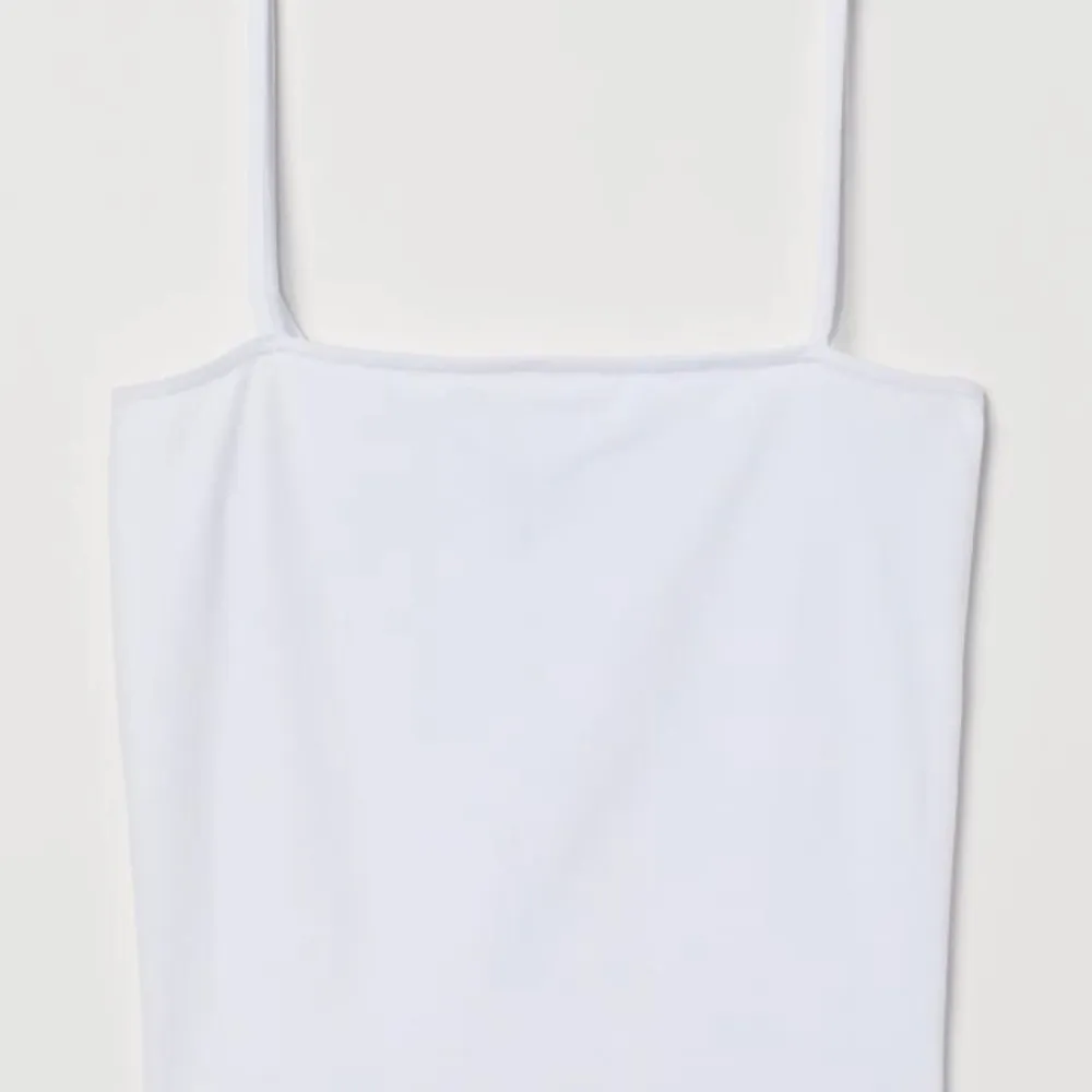 En vit ny linne från H&M i storlek S. . Toppar.