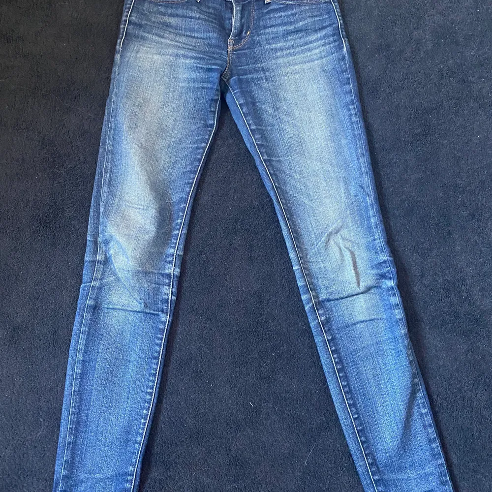 Levis jeans som blivit för små för mig modell: 710 super skinny . Jeans & Byxor.