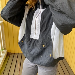 90’s wind breaker  - Nike black and white topper 