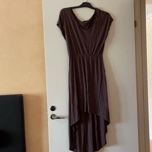 Klänning  - Den är aldrig använda 