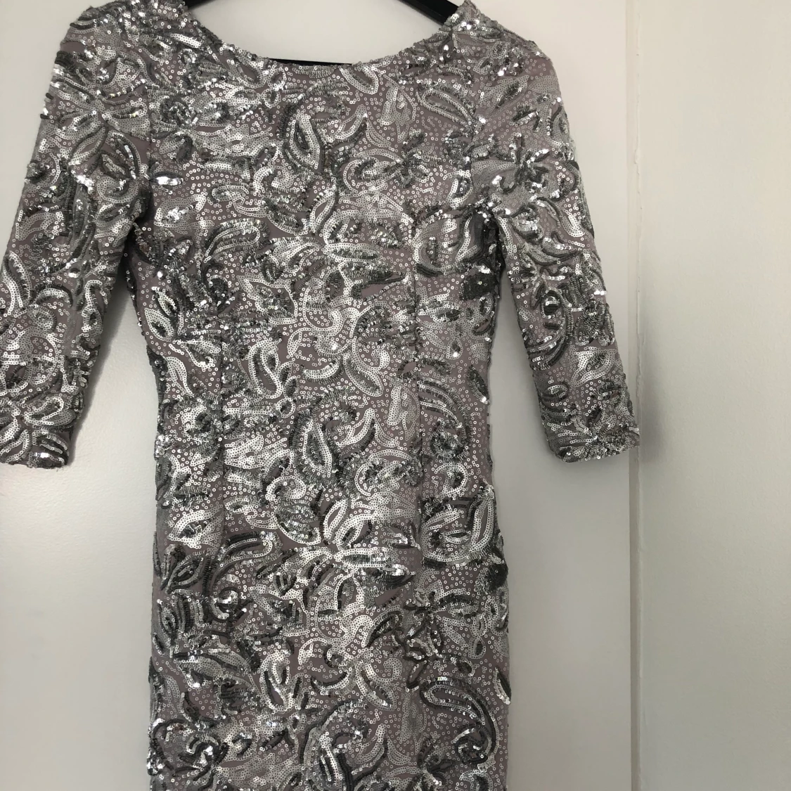 Glittrig silverklänning  - 90