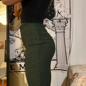 snygga tyg byxor- urban outfitters - köpa typ 2018¿ använda fåtal ggr, väldigt bra skick!