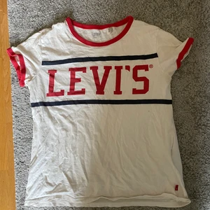Röd vit Levi’s t-Shirt - Bra skick