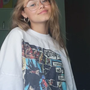 Oversize t-shirt  - Oversize vit t-shirt med tryck, från beshka, okej skick, tunn, du betalar gärna frakten 