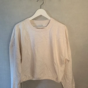 Sweatshirt storlek M - Rätt tunn sweatshirt från Intersport.