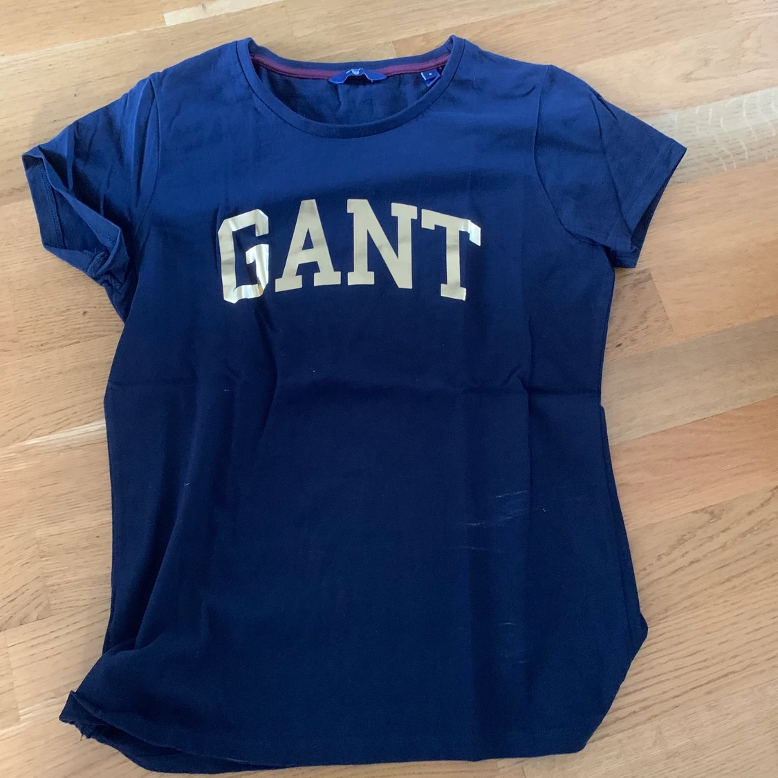 Marinblå gant t-shirt storlek S - 90