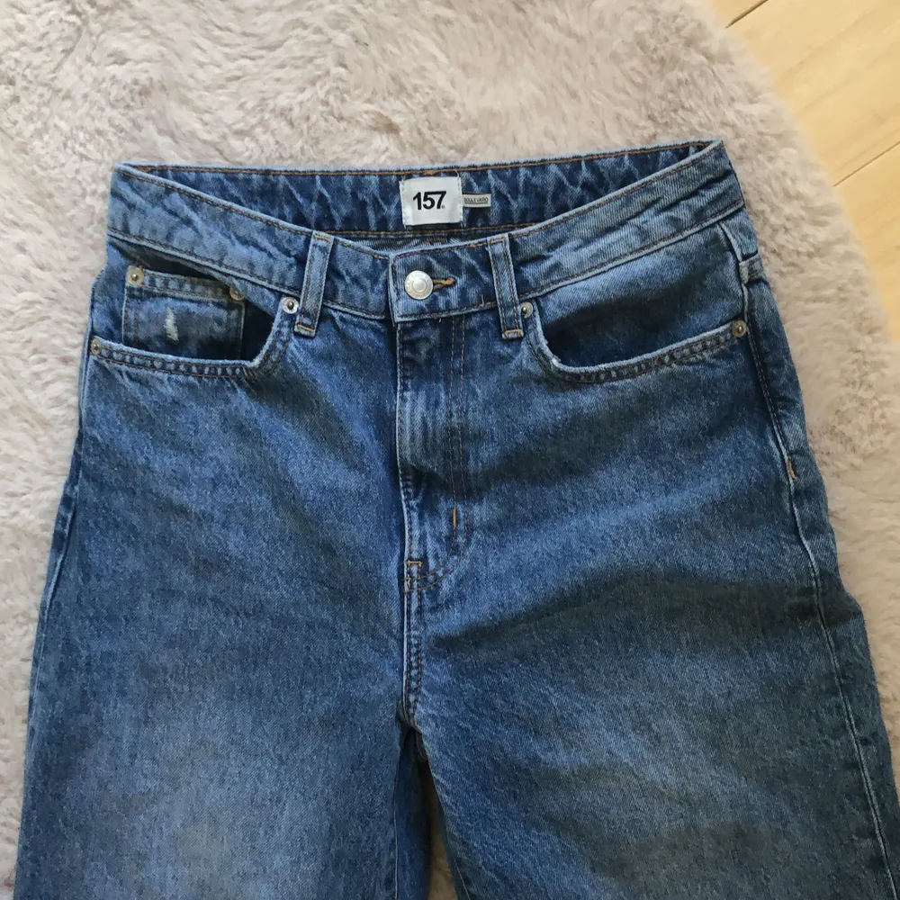 Säljer mina fina Lager 157 jeans då det är för långa på mig som är 1,62🤍Köptes för några månader och har aldrig används.Vid frågor eller något kan ni kontakta mig🥰(köptes för 300kr säljes för 200). Jeans & Byxor.