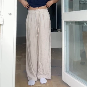 Linnebyxor  - De slutsålda linnebyxorna från H&M i superfint skick💕💕budgivning då många är intresserade, köp direkt för 400kr💕 Köpare står för frakt💕 högsta bud: 310 kr 