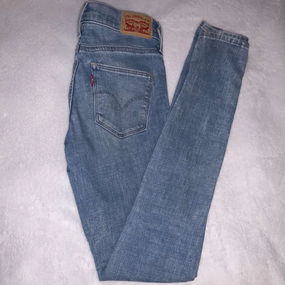 Jätte fina oanvända Levis jeans. Farkut & Housut.