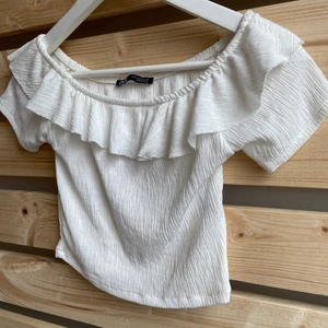 Volangtopp - Fint skick storlek M från ZARA