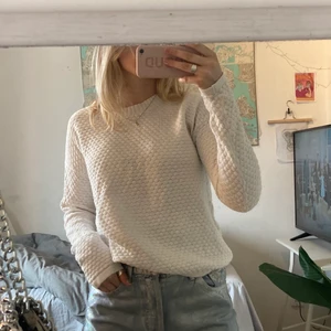 Stickad tröja  - Jätte fin stickad tröja i coolt mönster som tyvär aldrig kommer till användning, köp direkt för 250 inkl frakt🥰