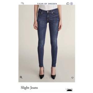 Ett par supersnygga, blå Tiger Of Sweden Jeans med trendig midwaist Fit. Köpta för 1200 kr och säljs för 300 kr. Skick: 8/10✨✨✨