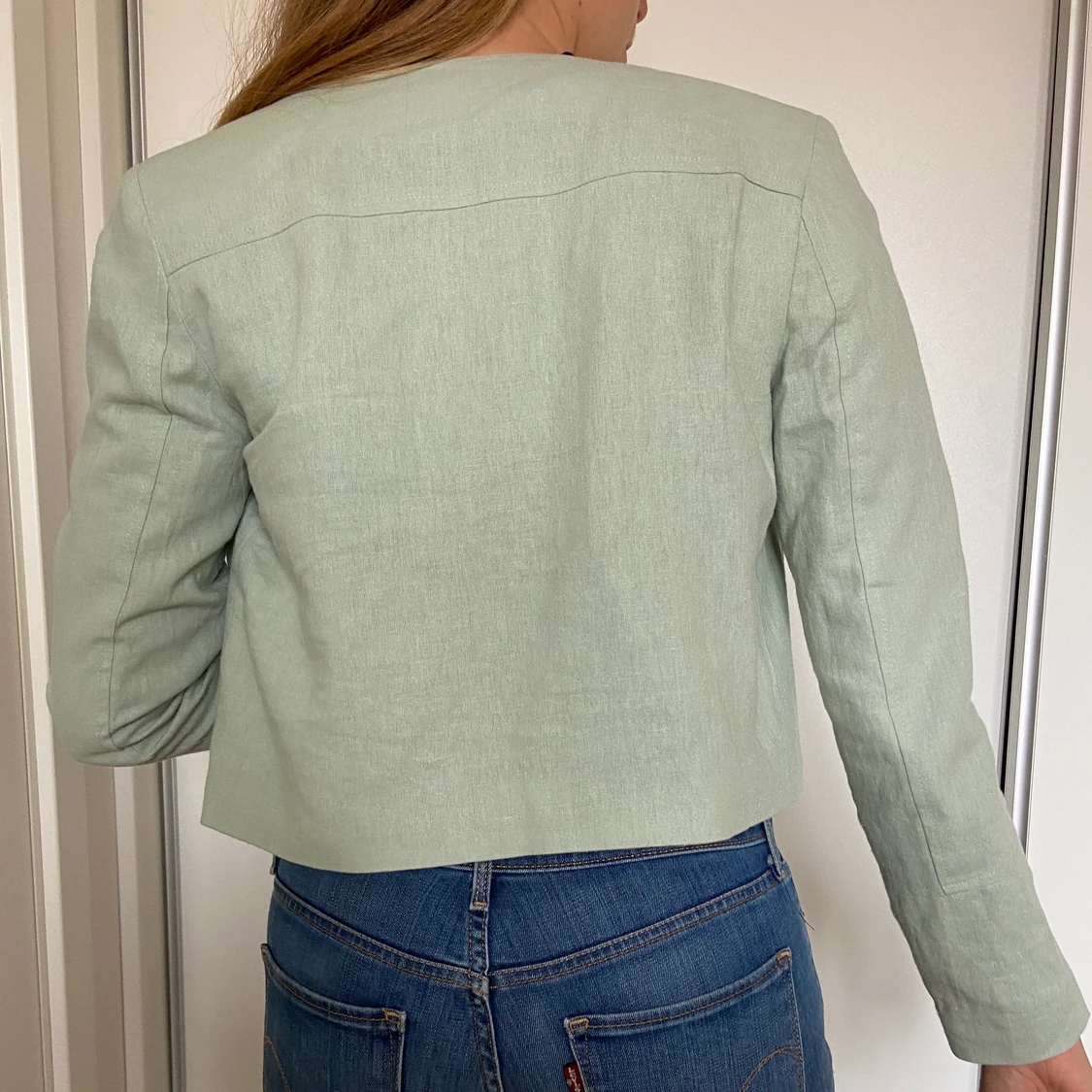 Mintgrön jacka i linne. Oanvänd - 91
