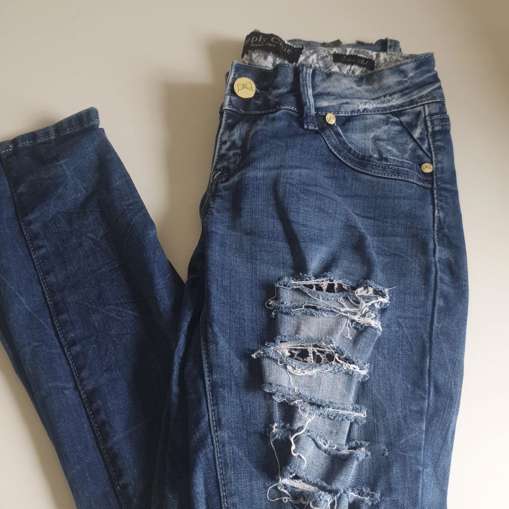 Slitna jeans med leopard detaljer🖤 limited edition🖤. Jeans & Byxor.