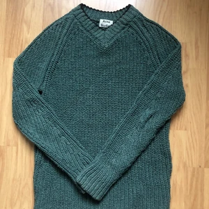 Acne studios knit - Acne studios knit i storlek M. i nyskick, köparen står för frakt på 66kr som är spårbar 💚