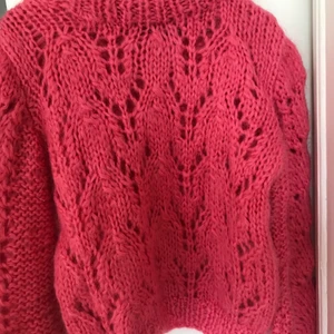 GANNI julliard mohair - Underbar Ganni tröja! Tyvärr passar inte jag i färgen till 100% så säljer därför vidare. Så snygg till vita eller blå jeans eller över en klänning! 